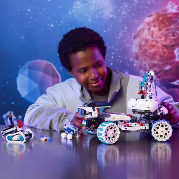 LEGO® Technic: Lunar Outpost™ veicolo spaziale da esplorazione lunare (42211) immagine 7