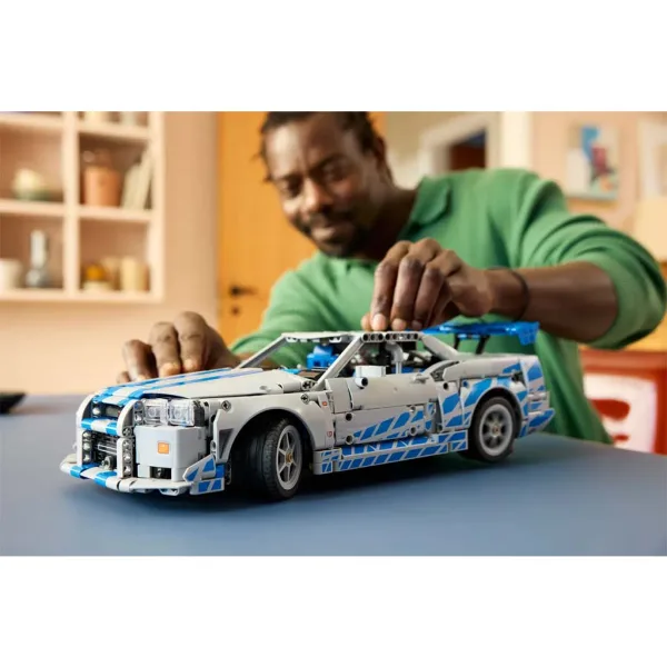 LEGO® Technic: Nissan Skyline GT-R (R34) di 2 Fast 2 Furious (42210) immagine 7