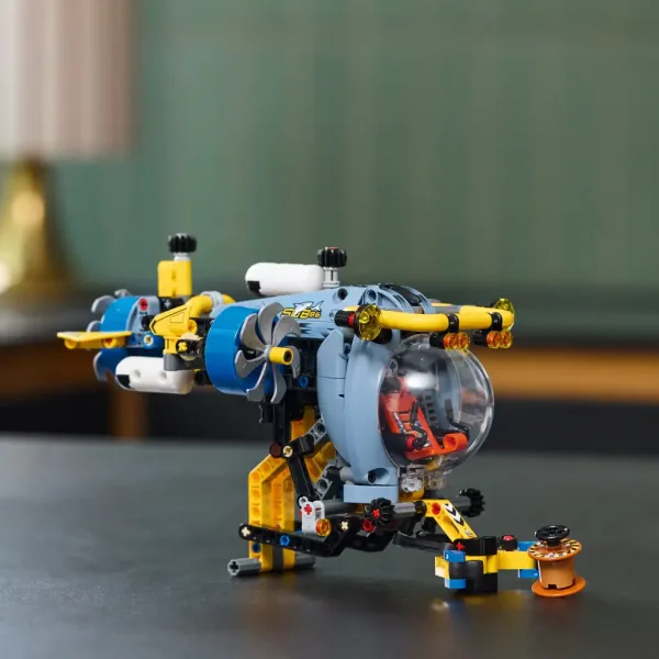LEGO® Technic: Sottomarino da esplorazione degli abissi marini (42201) immagine 3