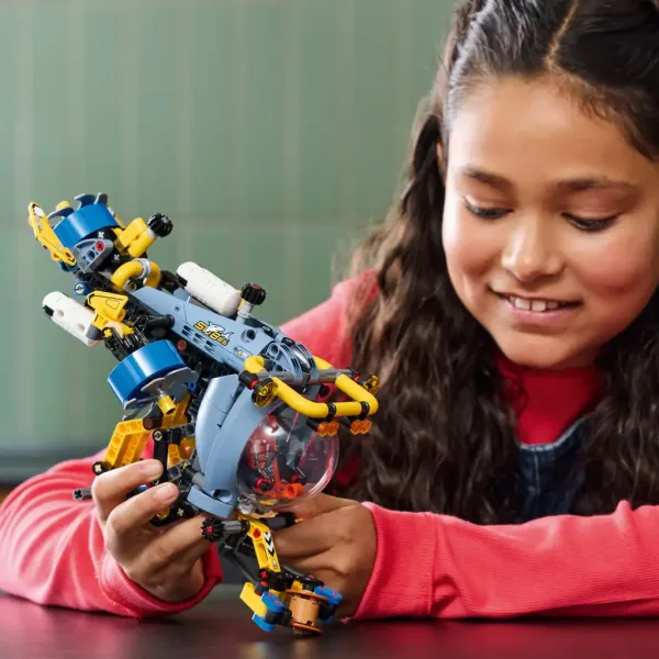 LEGO® Technic: Sottomarino da esplorazione degli abissi marini (42201) immagine 4