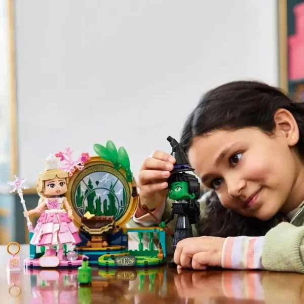 LEGO® Wicked: Elphaba e Glinda figure (75682) immagine 3