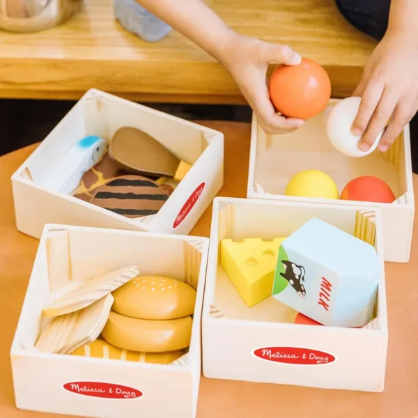 Melissa & Doug: Alimenti in cassette di legno - Set di gioco Spin Master immagine 4
