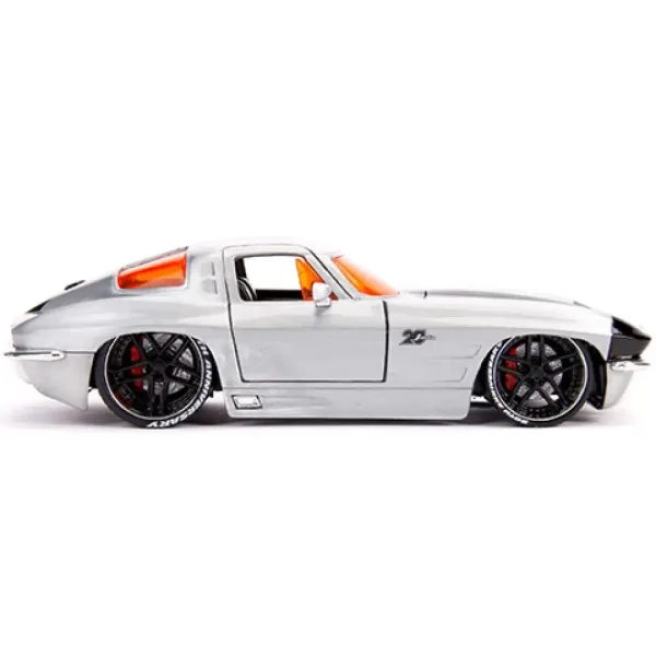 Modello dauto in metallo 1963 Chevy Sting Ray 1/24 - Simba Toys immagine 3