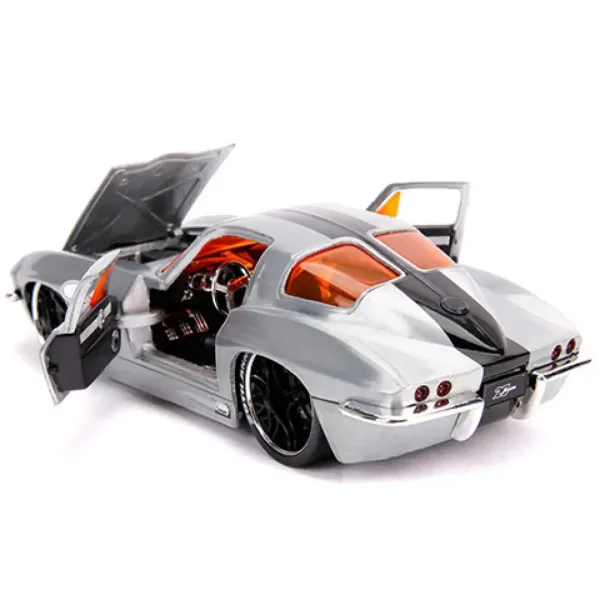 Modello dauto in metallo 1963 Chevy Sting Ray 1/24 - Simba Toys immagine 4