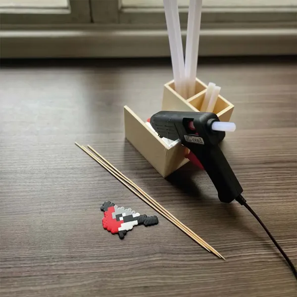 PlayBox: Pistola per colla a bassa temperatura di grandi dimensioni con 2 stick di colla da 11 mm immagine 2