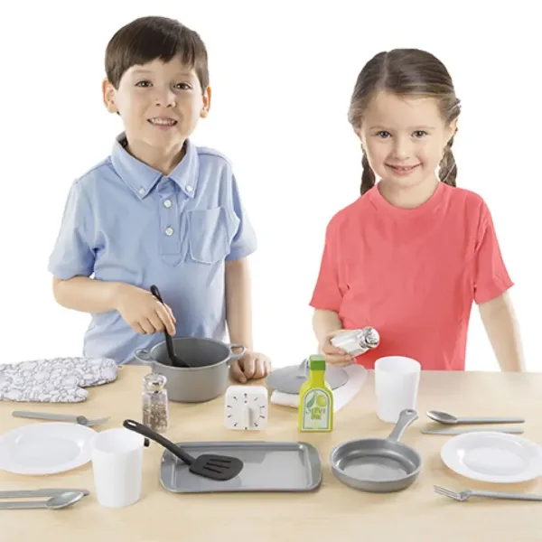 Set di 22 utensili da cucina giocattolo - Melissa & Doug immagine 3