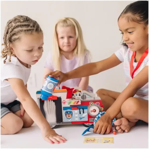 Set di camion dei pompieri di Marshall della Paw Patrol in legno con accessori - Melissa & Doug immagine 4
