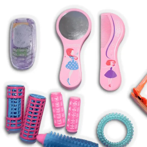 Vouge Girl - Set di bellezza rosa da 12 pezzi con bigodino, occhiali da sole e accessori immagine 2