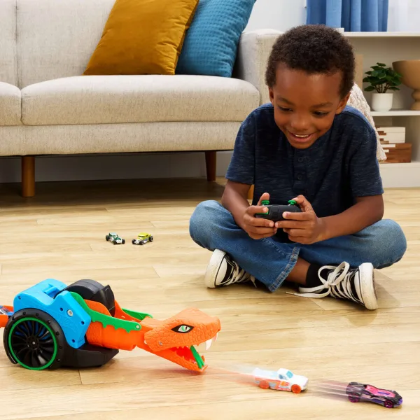 Hot Wheels: Let’s Race auto lancia serpente radiocomandato con macchina – Mattel immagine 3