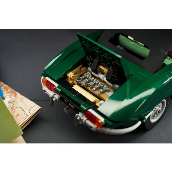 LEGO® Icons: Jaguar E-Type (11381) immagine 16