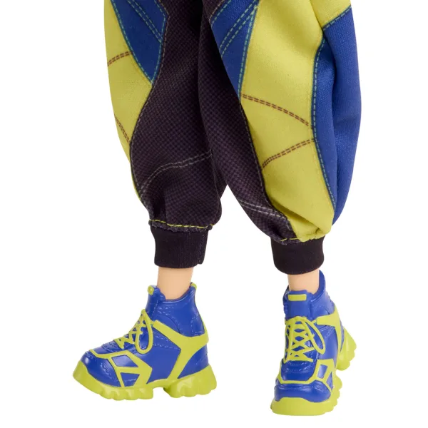 K-Pop Cacciatori di Demoni: Bambola di Moda Zoey con Armi – Mattel immagine 5