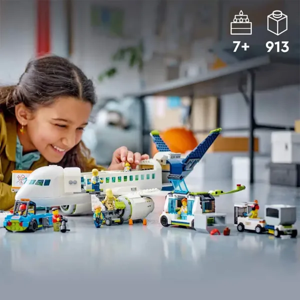 LEGO® City: Aereo passeggeri (60367) immagine 4