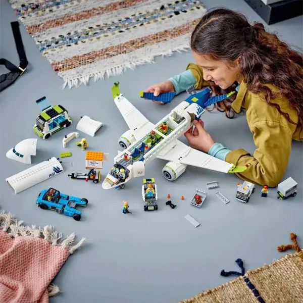 LEGO® City: Aereo passeggeri (60367) immagine 9