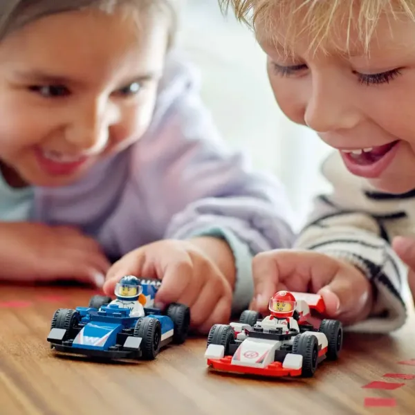 LEGO® City: auto da corsa Williams Racing e Haas F1® (60464) immagine 3