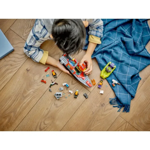LEGO® City: Barca dei pompieri (60373) immagine 5