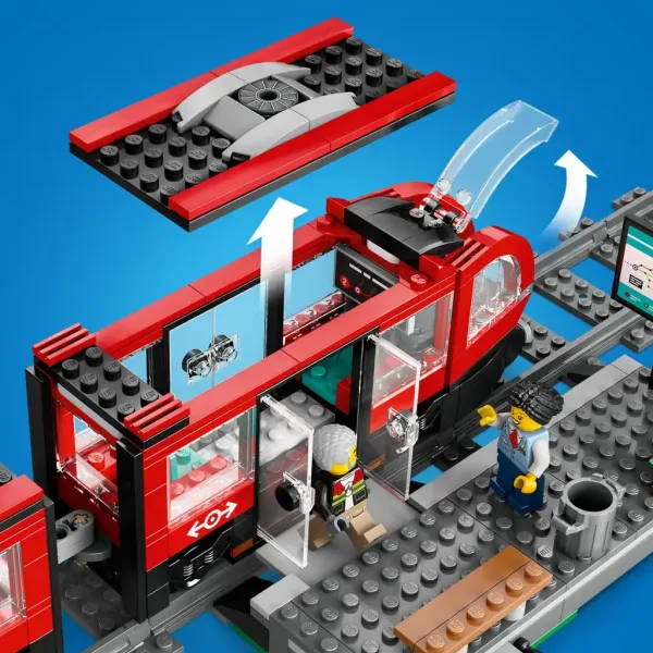 LEGO® City: Tram e fermata del centro (60423) immagine 7