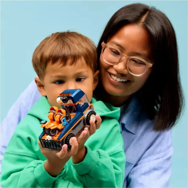 LEGO® City: Veicolo di trasporto per motori (60491) immagine 4