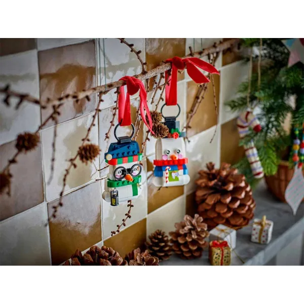 LEGO®: Decorazioni natalizie con pupazzi di neve (40812) immagine 4