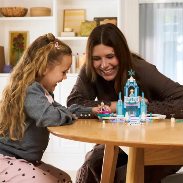 LEGO® Disney: Il castello di ghiaccio di Elsa e le sue avventure con la slitta (43281) immagine 4