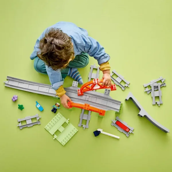 LEGO® DUPLO®: Set di accessori per ponte ferroviario e binari (10426) immagine 3