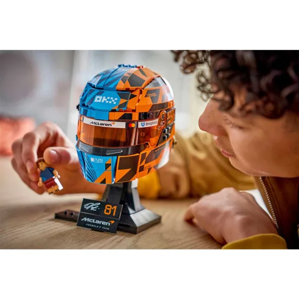 LEGO® Editions: casco McLaren Mastercard F1® Team di Oscar Piastri (43017) immagine 5