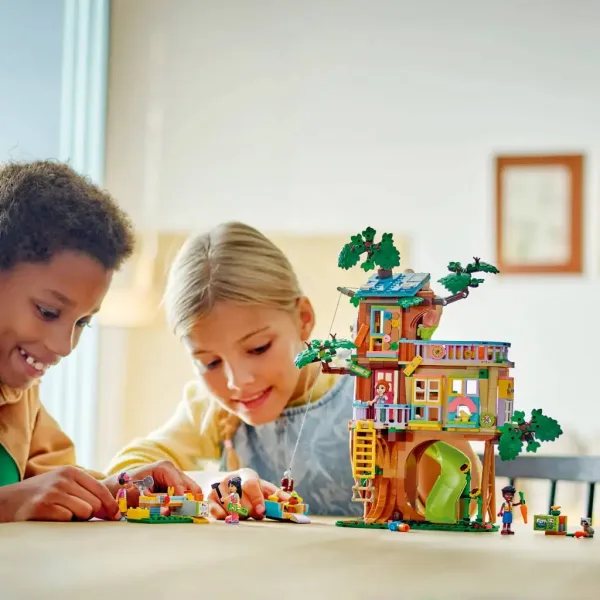 LEGO® Friends: Posto di incontro nella casa sull'albero dell'amicizia (42652) immagine 3