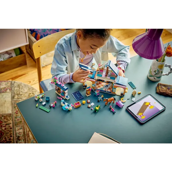 LEGO® Friends: Maneggio e scuola di equitazione (42688) immagine 10