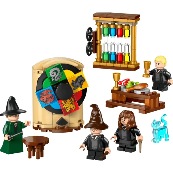 LEGO® Harry Potter: Castello di Hogwarts™: La cerimonia di selezione del Cappello Parlante (76460) immagine 2