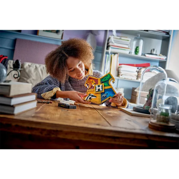 LEGO® Harry Potter™: Lo stemma di Hogwarts™ (76462) immagine 4