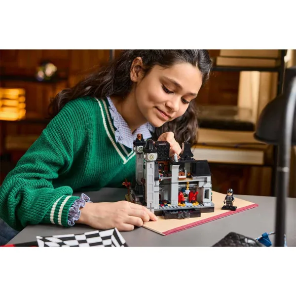 LEGO® Mercoledì: Accademia Nevermore (76788) immagine 6
