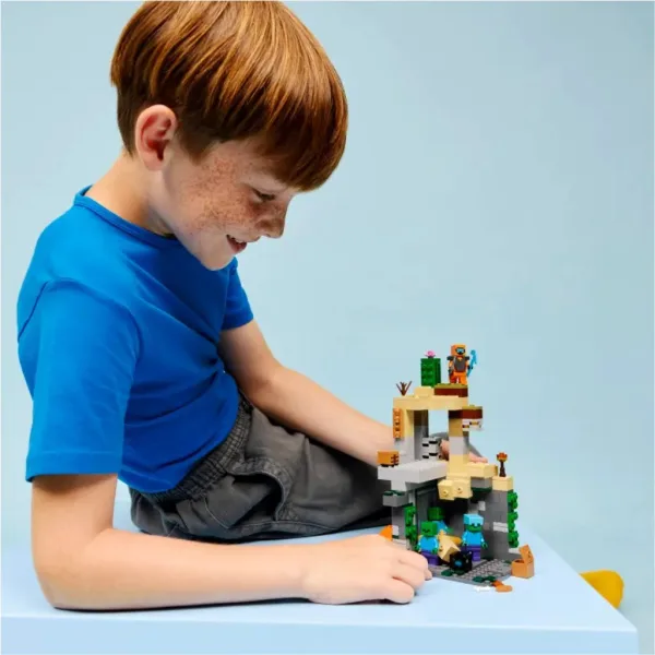LEGO® Minecraft: Zombikazamata (21587) immagine 4