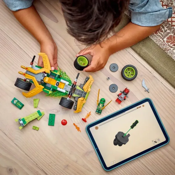 LEGO® Ninjago: Auto da corsa a trazione di Lloyd (71828) immagine 3