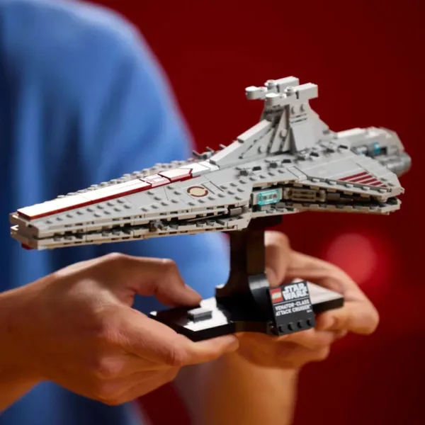 LEGO® Star Wars™: Incrociatore d’attacco classe Venator (75441) immagine 2