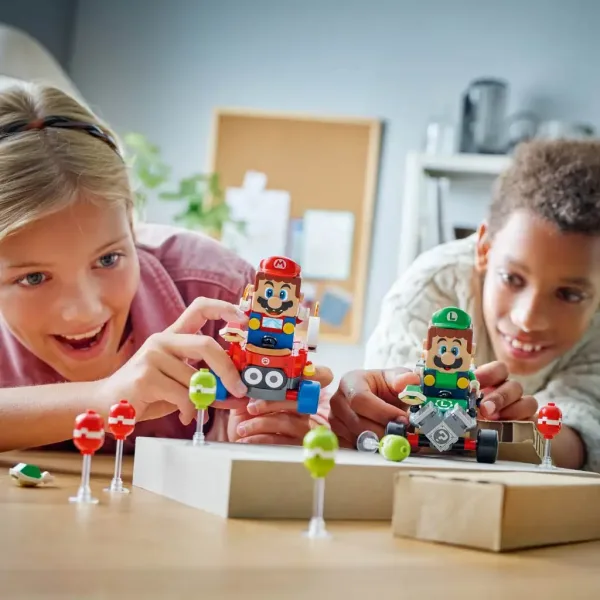 LEGO® Super Mario™: Mario Kart™ – Baby Mario e Baby Luigi (72034) immagine 3