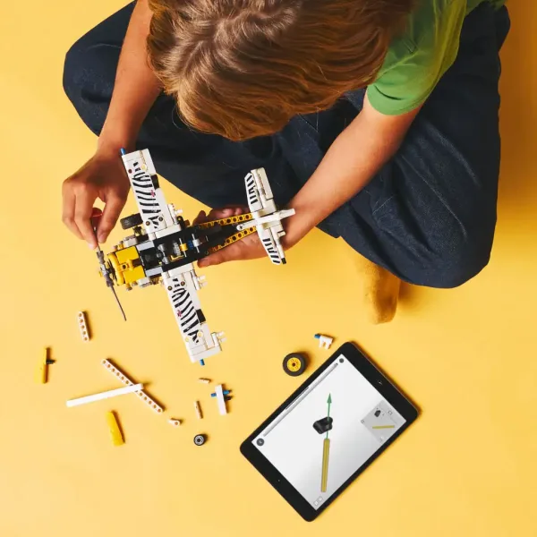 LEGO® Technic: Piccolo aereo (42198) immagine 4