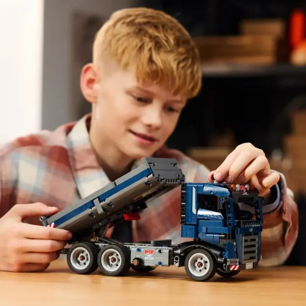 LEGO® Technic: Camion con ribaltabile (42203) immagine 4