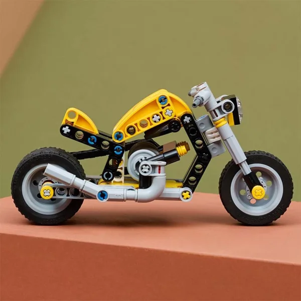 LEGO® Technic: Moto gialla (42225) immagine 5