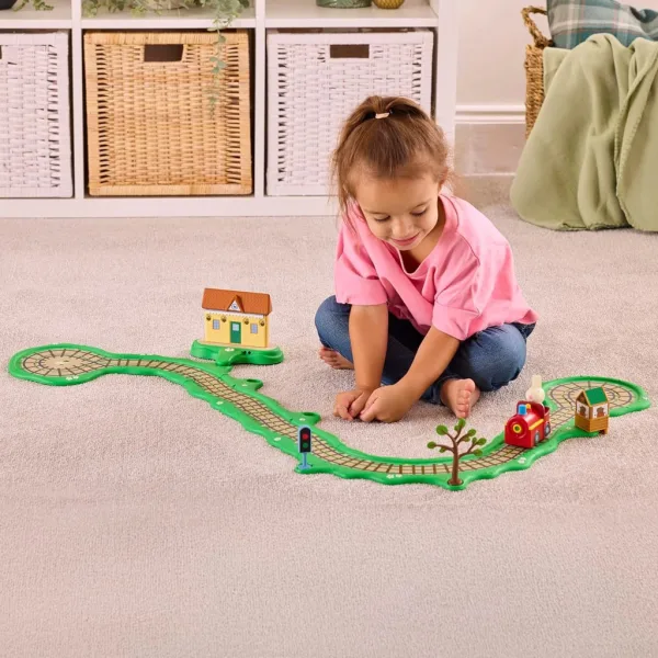 Peppa Pig set di gioco Whizz-Around Coniglio Rebecca con treno rosso immagine 4