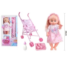 Bambola bionda con passeggino, biberon e set da pranzo. immagine 2