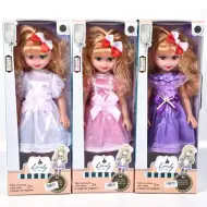 Bambola di moda bionda con capelli ricci di 46 cm in tre varianti con effetti sonori 1 pezzo