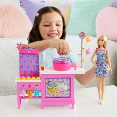 Barbie Mysteries: Detectivi sulla spiaggia - Set da gioco con bancarella di zucchero filato e bambola - Mattel immagine 5