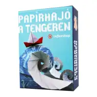 Barchetta di carta sul mare gioco di carte