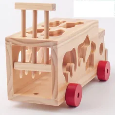 Camioncino in legno con forme di animali immagine 3