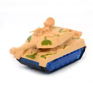 Carro armato con mimetica chiara, luci e suoni.