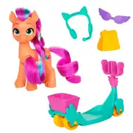 Il mio piccolo pony: Racconta la tua storia figura di pony Sunny Starscout con monopattino - Hasbro
