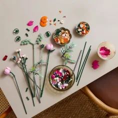 LEGO®: Bouquet di Fiori Rosa (10342) immagine 3