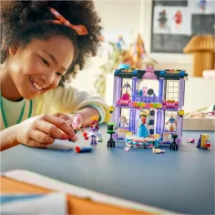 LEGO® Friends: Sfilata di moda a Heartlake City (42685) immagine 4