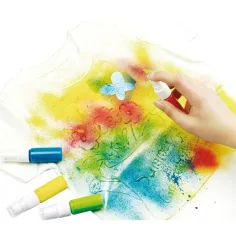 LENA: Stilista di moda con spray per tessuti immagine 3