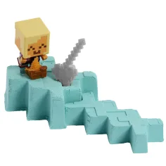 Minecraft: Svela Minifigura del Marinaio Biondo in un Contenitore a Forma di Spada Gialla - Mattel immagine 6