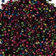 PlayBox: Set di perline con lettere nero-neon da 300 pezzi